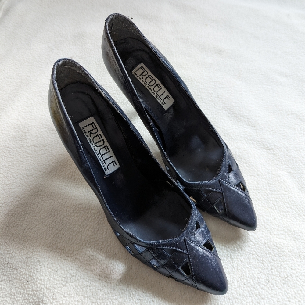 Fredelle leather cut out heels vintage 80s navy blue 7